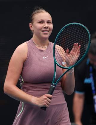 Amanda Anisimova of USA celebrates Australian Open, Day One, Tennis, Melbourne Park, Melbourne, Australia - 14 Jan 2024  Copyright: xEllaxLing Shutterstockx 14297566az