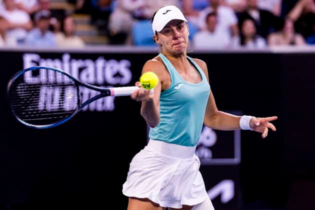 MELBOURNE, VIC - JANUARY 14: Magda Linette of Poland in action during Round 1 of the 2024 Australian Open on January 14 2024, at Melbourne Park in Melbourne, Australia. (Photo by Jason Heidrich Icon Sportswire) TENNIS: JAN 14 Australian Open EDITORIAL USE ONLY Icon240114201