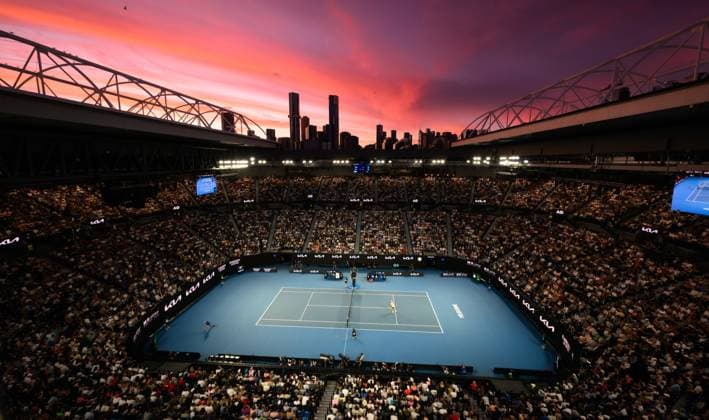 Sport Bilder des Tages The sun sets over Rod Laver Arena as Novak Djokovic (SRB) plays Dino Prizmic (CRO) in their first round match Australian Open, Day One, Tennis, Melbourne Park, Melbourne, Australia - 14 Jan 2024  Copyright: xJamesxGourley Shutterstockx 14297568hg
