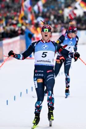 Sport Themen der Woche KW02 Biathlon - Jubel beim Zieleinlauf von DALE-SKJEVDAL Johannes (NOR) bei der 12,5 km Verfolgung der Herren beim BMW IBU Weltcup Biathlon in Ruhpolding am 14.01.2024, Deutschland, Oberbayern Ruhpolding Chiemgau Arena Oberbayern Deutschland *** Biathlon cheers at the finish of DALE SKJEVDAL Johannes NOR in the mens 12.5 km pursuit at the BMW IBU World Cup Biathlon in Ruhpolding on 14 01 2024, Germany, Oberbayern Ruhpolding Chiemgau Arena Oberbayern Germany