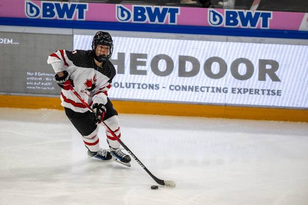 2024 IIHF Ice Hockey U18 Womens World Championship Switzerland, 14 01 2024 Maxine Cimoroni of Canada wins the bronze medal at the 2024 IIHF Ice Hockey U18 Womens World Championship inZug, Bossard Arena, on Sunday, 14 January 2024 Copyright: xBEAUTIFULxSPORTS TobiasxLacknerx