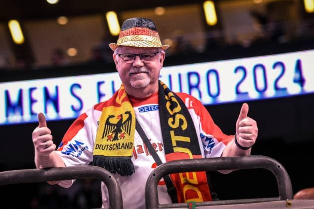 Handball EHF Handball EM 2024, North Macedonia Germany 14 01 2024, xdanx, Handball EHF Handball EM 2024, North Macedonia Germany v l Impressions of German fans in the Mercedes Benz Arena Berlin Berlin Mercedes Benz Arena Berlin Germany EN Copyright: xDanielxLakomskix