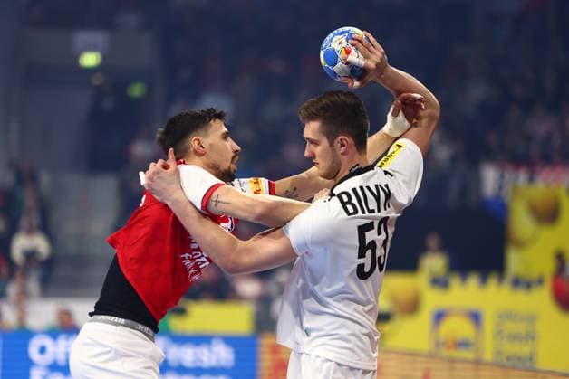 Mykola Bilyk Austria in duel with Ivan Martinovic Croatia Croatia vs. Austria, Handball, Men, EHF Euro 2024, Group B, Matchday 1, 14 01 2024 Croatia vs. Austria, Handball, Men, EHF Euro 2024, Group B, Matchday 1, 14 01 2024 Mannheim Copyright: xEibner-Pressefotox EP_RWS
