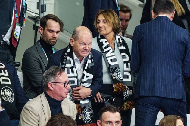 Federal Chancellor Olaf Scholz SPD with wife GER, North Macedonia vs Germany, Handball, Men, EHF Euro 2024, Group A, Matchday 2, 14 01 2024 GER, North Macedonia vs Germany, Handball, Men, EHF Euro 2024, Group A, Matchday 2, 14 01 2024 Berlin Copyright: xEibner-Pressefoto MarcelxvonxFehrnx EP_MFN