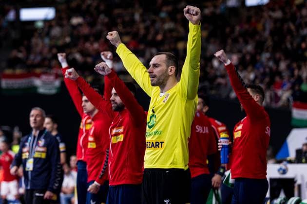 MENS EHF EURO 2024 Serbia Hungary 14 01 2024 Cheers on the Serbian bench MENS EHF EURO 2024 Serbia Hungary, Olympiahalle, Munich on 14 01 2024 Copyright: xBEAUTIFULxSPORTS Wunderlx