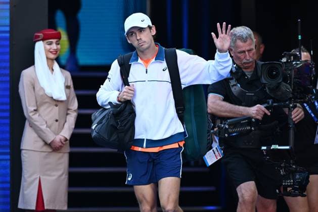 TENNIS AUSTRALIAN OPEN, Alex De Minaur of Australia arrives to court for his first round match against Milos Raonic of Canada on Day 2 of the 2024 Australian Open at Melbourne Park in Melbourne, Monday, January 15, 2024. ( NO ARCHIVING, EDITORIAL USE ONLY, NO USE IN BOOKS WITHOUT CONSENT MELBOURNE VICTORIA AUSTRALIA  Copyright: xJOELxCARRETTx 20240115001889237719