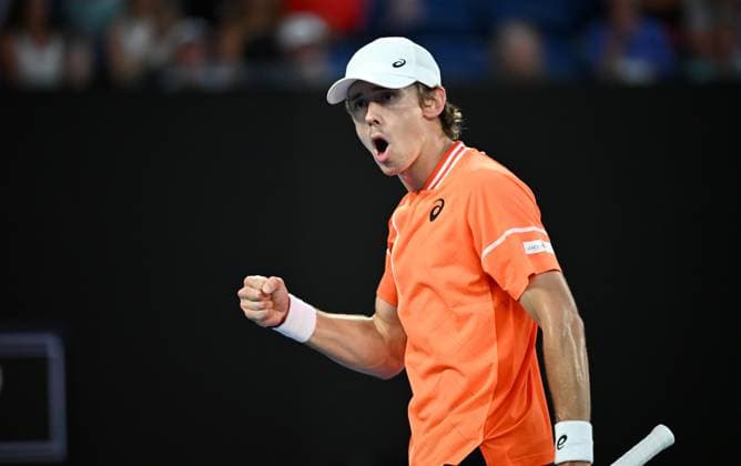 TENNIS AUSTRALIAN OPEN, Alex De Minaur of Australia reacts during his first round match against Milos Raonic of Canada on Day 2 of the 2024 Australian Open at Melbourne Park in Melbourne, Monday, January 15, 2024. ( NO ARCHIVING, EDITORIAL USE ONLY, NO USE IN BOOKS WITHOUT CONSENT MELBOURNE VICTORIA AUSTRALIA  Copyright: xJOELxCARRETTx 20240115001889266919