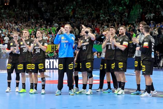 The players of the German national team clap their hands and celebrate their second victory, Group A Men s EHF EURO 2024 Handball, North Macedonia vs Germany, Mercedes Benz Arena, 14 01 2024, Berlin, Germany