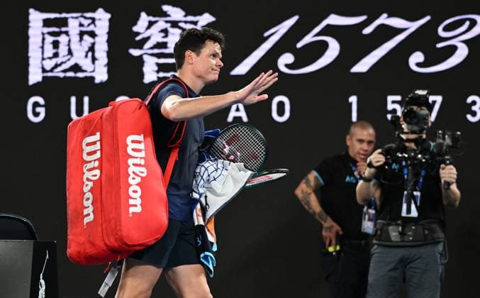TENNIS AUSTRALIAN OPEN, Milos Raonic of Canada leaves the court after retiring from his first round match against Alex De Minaur of Australia on Day 2 of the 2024 Australian Open at Melbourne Park in Melbourne, Monday, January 15, 2024. ( NO ARCHIVING, EDITORIAL USE ONLY, NO USE IN BOOKS WITHOUT CONSENT MELBOURNE VICTORIA AUSTRALIA  Copyright: xJOELxCARRETTx 20240115001889270283