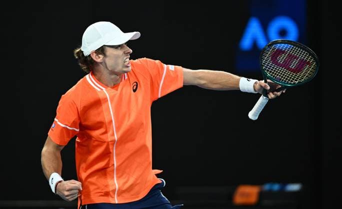TENNIS AUSTRALIAN OPEN, Alex De Minaur of Australia reacts during his first round match against Milos Raonic of Canada on Day 2 of the 2024 Australian Open at Melbourne Park in Melbourne, Monday, January 15, 2024. ( NO ARCHIVING, EDITORIAL USE ONLY, NO USE IN BOOKS WITHOUT CONSENT MELBOURNE VICTORIA AUSTRALIA  Copyright: xJOELxCARRETTx 20240115001889272029