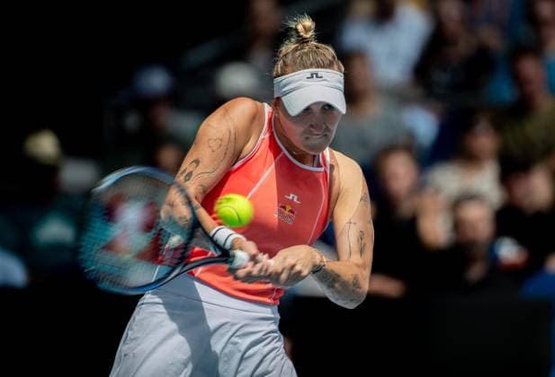 (240115) -- MELBOURNE, Jan. 15, 2024 -- Marketa Vondrousova of the Czech Republic returns the ball to Dayana Yastremska of Ukraine during the women s singles 1st round match at Australian Open tennis tournament in Melbourne, Australia, Jan. 15, 2024. ) (SP)AUSTRALIA-MELBOURNE-TENNIS-AUSTRALIAN OPEN-WOMEN S SINGLES HuxJingchen 