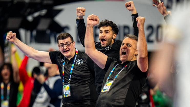HANDBALL - EHF EURO 2024 MANNHEIM,GERMANY,15.JAN.24 - HANDBALL - EHF Men s European Championship, EM, Europameisterschaft 2024, group stage, Bosnia and Herzegovina vs Georgia. Image shows the rejoicing of head coach Tite Kalandadze (GEO).  GEPAxpictures xEdgarxEisner