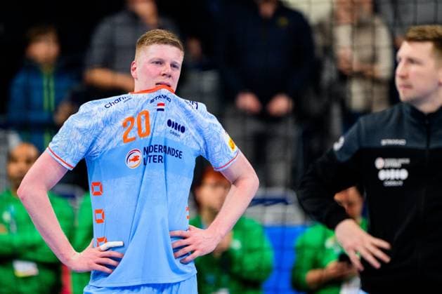 240115 Niels Gerardus Versteijnen of the Netherlands looks dejected during the EHF European Handball Championship match between Sweden and the Netherlands on January 15, 2024 in Manheim Photo Ludvig Thunman BILDBYRAN code LT LT0579 handball handball handball handballs em 2024 sverige sweden nederlanden netherlands ehf european handball championship day 5 bbeng depp  Copyright: LUDVIGxTHUNMAN BB240115LT076