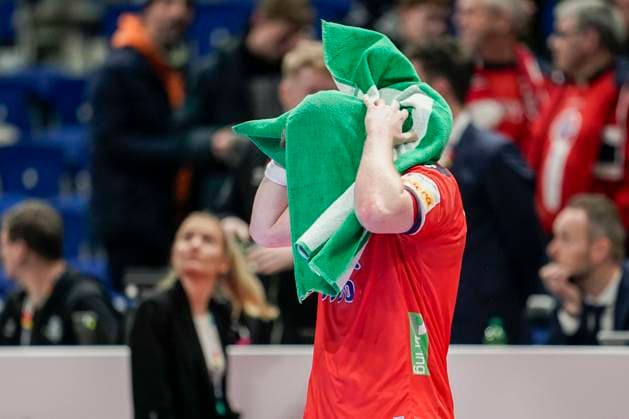 Handball-EM herrer 2024: Gruppespill Norge - Slovenia Berlin, Tyskland 20240115. Sander Sagosen etter norsk tap 27-28 i gruppespillkampen i handball-EM mellom Norge og Slovenia i Mercedes-Benz Arena. Foto: Stian Lysberg Solum NTB Berlin Tyskland EDITORIAL USE ONLY. RESTRICTED USE FOR BETTING COMPANIES Ref:_SPOOv09xn3AlDs.jpg  Copyright: xStianxLysbergxSolumx xNTBx