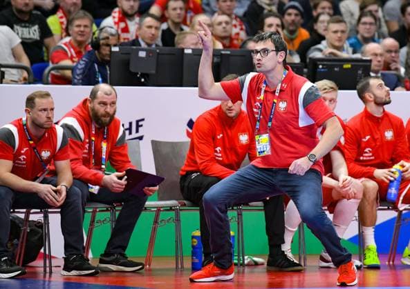 15 01 2024, xlakx, Handball EHF European Handball Championship 2024, Poland Faroe Islands emspor, v l Marcin Lijewski Poland Head Coach ,gives instructions, gesticulates with arms, gesticulate, gives instructions Berlin