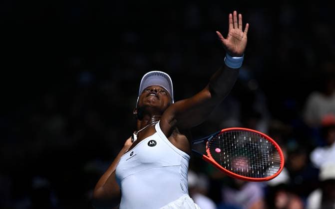 TENNIS AUSTRALIAN OPEN, Sloane Stephens of USA prepares to serve during her first round match against Olivia Gadecki of Australia on Day 3 of the 2024 Australian Open at Melbourne Park in Melbourne, Tuesday, January 16, 2024. ( NO ARCHIVING, EDITORIAL USE ONLY, NO USE IN BOOKS WITHOUT CONSENT MELBOURNE VICTORIA AUSTRALIA  Copyright: xJAMESxROSSx 20240116001889553446