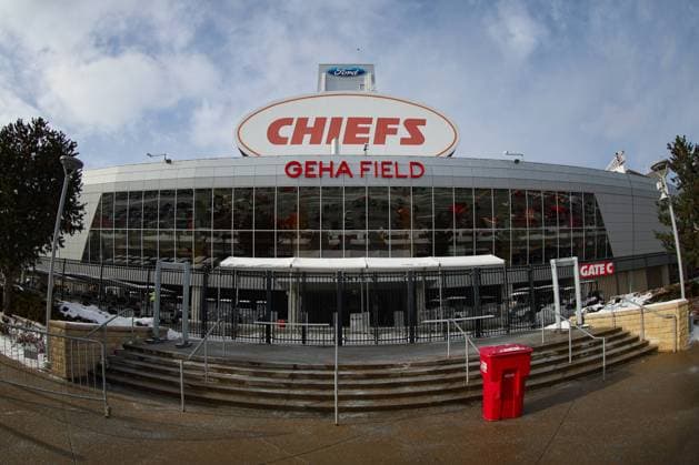 KANSAS CITY, MO - JANUARY 13: A general view outside of GEHA Field at Arrowhead Stadium before an AFC Wild Card playoff game between the Miami Dolphins and Kansas City Chiefs on Jan 13, 2024 in Kansas City, MO. (Photo by Scott Winters Icon Sportswire) NFL, American Football Herren, USA JAN 13 AFC Wild Card - Dolphins at Chiefs EDITORIAL USE ONLY Icon2401130002