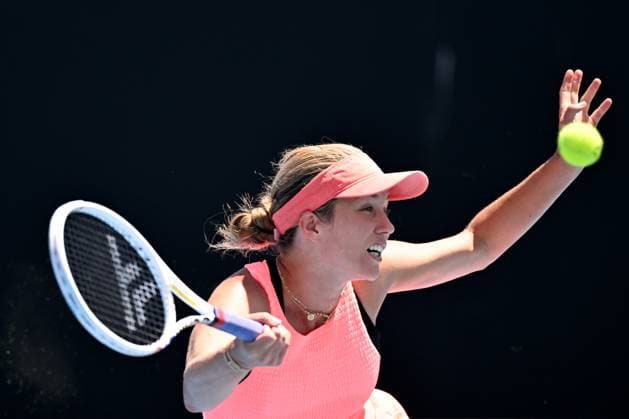 TENNIS AUSTRALIAN OPEN, Danielle Collins of the USA returns during her match against Angelique Kerber of Germany on Day 3 of the 2024 Australian Open at Melbourne Park in Melbourne, Tuesday, January 16, 2024. ( NO ARCHIVING, EDITORIAL USE ONLY, NO USE IN BOOKS WITHOUT CONSENT MELBOURNE VICTORIA AUSTRALIA  Copyright: xJAMESxROSSx 20240116001889627603