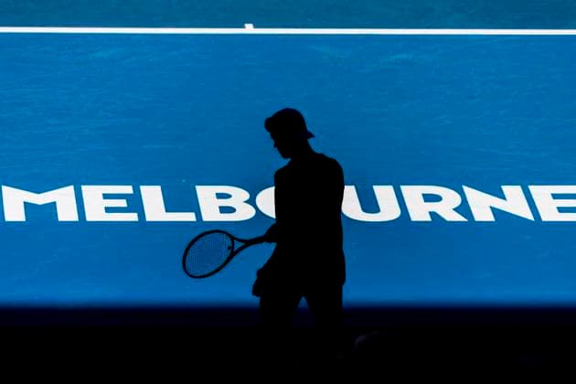 Sport Bilder des Tages MELBOURNE, VIC - JANUARY 16: Holger Rune of Denmark in action during Round 1 of the 2024 Australian Open on January 16 2024, at Melbourne Park in Melbourne, Australia. (Photo by Jason Heidrich Icon Sportswire) TENNIS: JAN 16 Australian Open EDITORIAL USE ONLY Icon240116119