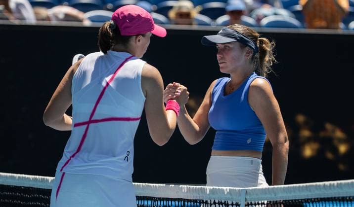 (240116) -- MELBOURNE, Jan. 16, 2024 -- Iga Swiatek of Poland greets Sofia Kenin (R) of the United States after their women s singles 1st round match at Australian Open tennis tournament in Melbourne, Australia, Jan. 16, 2024. (Photo by Xinhua) (SP)AUSTRALIA-MELBOURNE-TENNIS-AUSTRALIAN OPEN HuxJingchen 