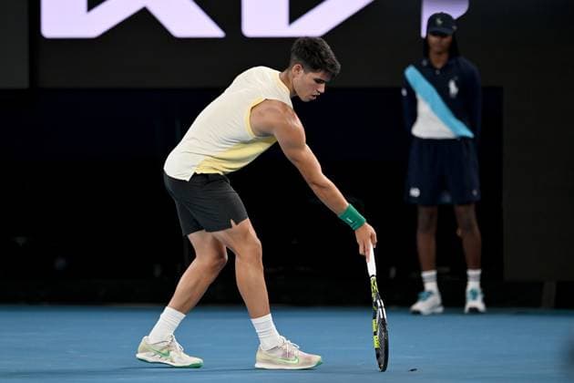 TENNIS AUSTRALIAN OPEN, Carlos Alcaraz of Spain tries to remove a bug from the court during his round 1 match against Richard Gasquet of France on Day 3 of the 2024 Australian Open at Melbourne Park in Melbourne, Tuesday, January 16, 2024. ( NO ARCHIVING, EDITORIAL USE ONLY, NO USE IN BOOKS WITHOUT CONSENT MELBOURNE VICTORIA AUSTRALIA  Copyright: xLUKASxCOCHx 20240116001889727975