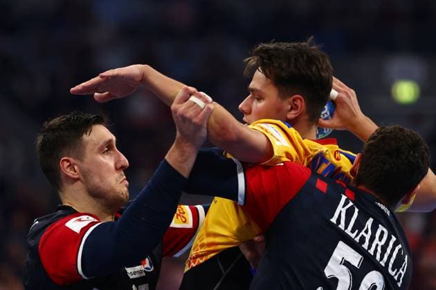 Daniel Stanciuc Romania in a duel with Tomislav Kusan Croatia, left and Luka Lovre Klarica Croatia Croatia vs Romania, Handball, Men, EHF Euro 2024, Group B, Matchday 3, 16 01 2024 Croatia vs Romania, Handball, Men, EHF Euro 2024, Group B, Matchday 3, 16 01 2024 Mannheim Copyright: xEibner-Pressefotox EP_RWS