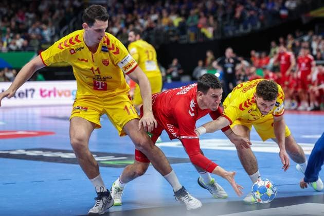 Handball I Men I EURO 2024 I Preliminary round I Group A I North Macedonia Switzerland I 16 01 2024 Filip Taleski 11, North Macedonia , Andy Schmid 2, Switzerland and Tomislav Jagurinovski 34, North Macedonia fight for the ball Berlin Mercedes Benz Arena Germany Copyright: xLobecax xIngridxAnderson-Jensenx