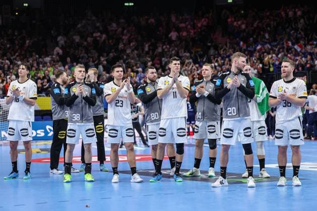 Handball I Men I EURO 2024 I Preliminary round I Group A I Germany France I 16 01 2024 Disappointment among the DHB Auswhal after the 30 33 defeat against France in the last preliminary round match in Berlin Berlin Mercedes Benz Arena Germany Copyright: xLobecax xIngridxAnderson-Jensenx