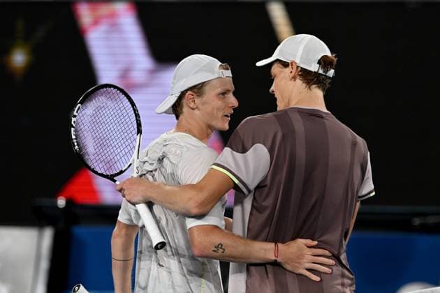TENNIS AUSTRALIAN OPEN, Jannik Sinner of Italy is congratulated by Jesper de Jong of Netherlands following their round 2 match on Day 4 of the 2024 Australian Open at Melbourne Park in Melbourne, Wednesday, January 17, 2024. ( NO ARCHIVING, EDITORIAL USE ONLY, NO USE IN BOOKS WITHOUT CONSENT MELBOURNE VICTORIA AUSTRALIA  Copyright: xLUKASxCOCHx 20240117001890048819