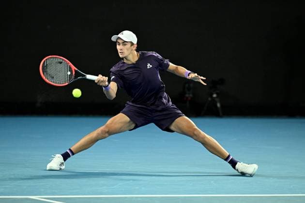 TENNIS AUSTRALIAN OPEN, Matteo Arnaldi of Italy returns during his round 2 match against Alex de Minaur of Australia on Day 4 of the 2024 Australian Open at Melbourne Park in Melbourne, Wednesday, January 17, 2024. ( NO ARCHIVING, EDITORIAL USE ONLY, NO USE IN BOOKS WITHOUT CONSENT MELBOURNE VICTORIA AUSTRALIA  Copyright: xJAMESxROSSx 20240117001890059021