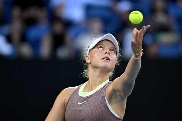 TENNIS AUSTRALIAN OPEN, Brenda Fruhvirtova of Czech Republic serves during her round 2 match against Aryna Sabalenka of Belarus on Day 4 of the 2024 Australian Open at Melbourne Park in Melbourne, Wednesday, January 17, 2024. ( NO ARCHIVING, EDITORIAL USE ONLY, NO USE IN BOOKS WITHOUT CONSENT MELBOURNE VICTORIA AUSTRALIA  Copyright: xJAMESxROSSx 20240117001890110898