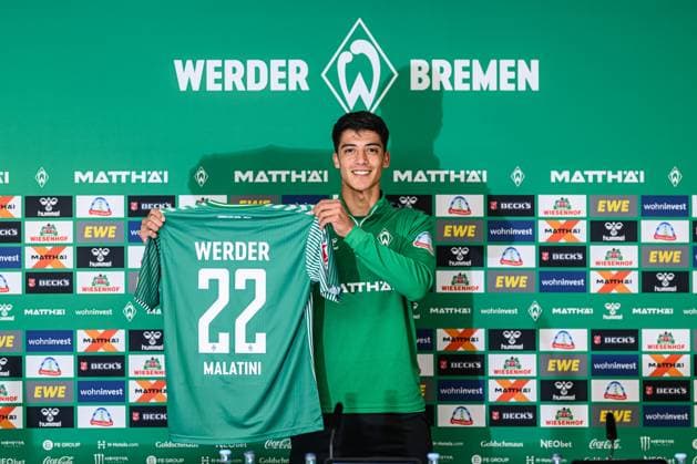 Sport Themen der Woche KW03 Sport Bilder des Tages GER, Neuzugang Julian Malatini (Werder Bremen. 17.01.2024, wohninvest Weserstadion, Bremen, GER, Neuzugang Julian Malatini (Werder Bremen. im Bild picture shows Julian Malatini (WerderË½BremenË½Neuzugang 22); *** GER, New signing Julian Malatini Werder Bremen 17 01 2024, wohninvest Weserstadion, Bremen, GER, New signing Julian Malatini Werder Bremen in the picture picture shows Julian Malatini WerderË½BremenË½New signing 22 nordphotoxGmbHxx xKokenge nph00001