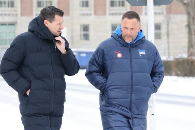 DEU, DFL, 2 FBL Hertha BSC, Training, 17 01 2024, Sportforum, Berlin, DEU, DFL, 2 FBL Hertha BSC, Training, im Bild Cheftrainer Pal Dardai Hertha BSC Berlin , Benjamin Weber Sportdirektor, Hertha BSC Berlin DFL regulations prohibit any use of Photographs as image sequences and or quasi video Foto Juergen Engler nordphoto GmbH nordphotoxGmbHx xEngler nph00076