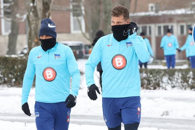 DEU, DFL, 2 FBL Hertha BSC, Training, 17 01 2024, Sportforum, Berlin, DEU, DFL, 2 FBL Hertha BSC, Training, im Bild Nader El Jindaoui Hertha BSC Berlin 17 , Florian Niederlechner Hertha BSC Berlin 7 DFL regulations prohibit any use of Photographs as image sequences and or quasi video Foto Juergen Engler nordphoto GmbH nordphotoxGmbHx xEngler nph00076