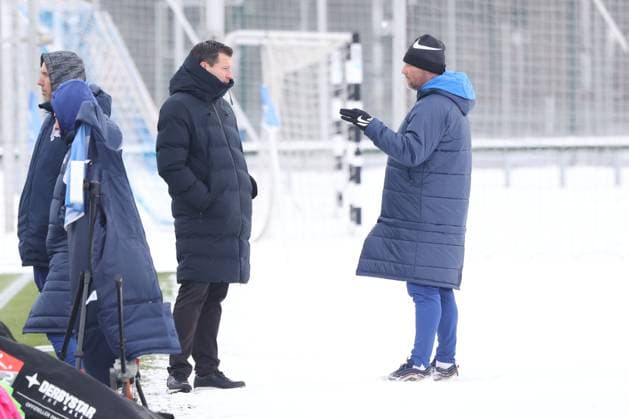 DEU, DFL, 2 FBL Hertha BSC, Training, 17 01 2024, Sportforum, Berlin, DEU, DFL, 2 FBL Hertha BSC, Training, im Bild Cheftrainer Pal Dardai Hertha BSC Berlin , Benjamin Weber Sportdirektor, Hertha BSC Berlin DFL regulations prohibit any use of Photographs as image sequences and or quasi video Foto Juergen Engler nordphoto GmbH nordphotoxGmbHx xEngler nph00076