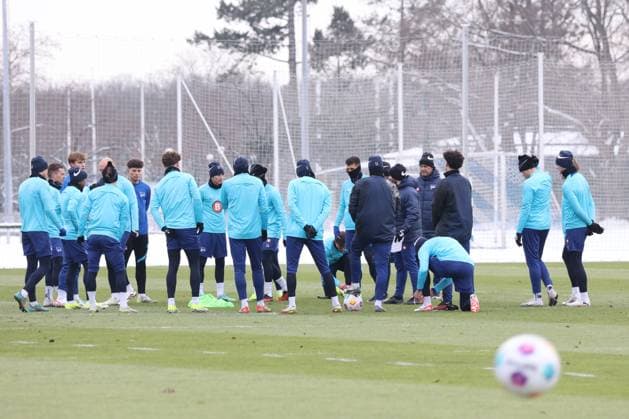 DEU, DFL, 2 FBL Hertha BSC, Training, 17 01 2024, Sportforum, Berlin, DEU, DFL, 2 FBL Hertha BSC, Training, im Bild Hertha Spielerkreis DFL regulations prohibit any use of Photographs as image sequences and or quasi video Foto Juergen Engler nordphoto GmbH nordphotoxGmbHx xEngler nph00076