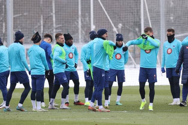 DEU, DFL, 2 FBL Hertha BSC, Training, 17 01 2024, Sportforum, Berlin, DEU, DFL, 2 FBL Hertha BSC, Training, im Bild Hertha Spielerkreis DFL regulations prohibit any use of Photographs as image sequences and or quasi video Foto Juergen Engler nordphoto GmbH nordphotoxGmbHx xEngler nph00076