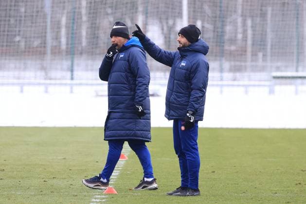 DEU, DFL, 2 FBL Hertha BSC, Training, 17 01 2024, Sportforum, Berlin, DEU, DFL, 2 FBL Hertha BSC, Training, in the picture Head Coach Pal Dardai Hertha BSC Berlin , Co Coach Admir Hamzagic Hertha BSC Berlin DFL regulations prohibit any use of Photographs as image sequences and or quasi video Foto Juergen Engler nordphoto GmbH nordphotoxGmbHx xEngler nph00076