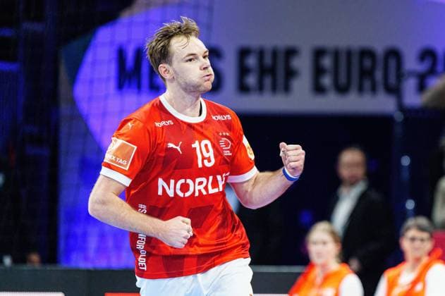 Cheering after goal Mathias Gidsel Denmark, 19 GER, Denmark vs Netherlands, Handball, Men, EHF Euro 2024, Main Round 2, Matchday 1, 17 01 2024 GER, Denmark vs Netherlands, Handball, Men, EHF Euro 2024, Main Round 2, Matchday 1, 17 01 2024 Hamburg Copyright: xEibner-Pressefoto MarcelxvonxFehrnx EP_MFN