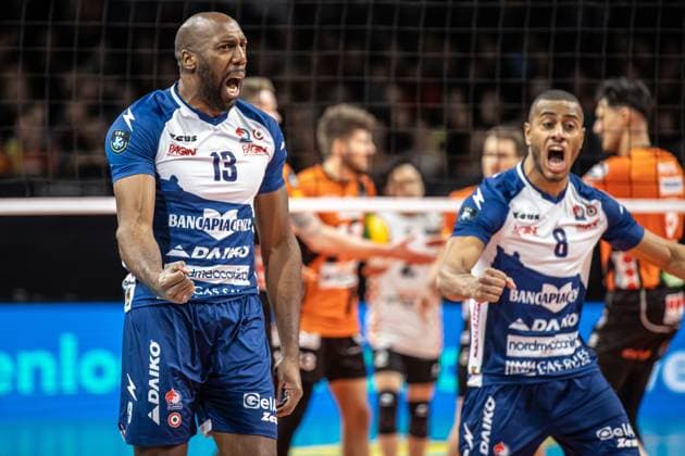 17 01 2024, Berlin, Volleyball CEV Champions League, Men, 1 Group C, 6 Round, BR Volleys vs Gas Sales Daiko Piacenza, Max Schmeling Halle Robertlandy Simon Aties of Gas Sales Daiko Piacenza cheers after a point BR Volleys vs Gas Sales Daiko Piacenza