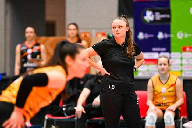 CEV Volleyball Cup 2024, Dresdner SC vs Viteos Neuchatel UC, Dresden, 17 01 2024 Lauren Bertolacci Head Coach Viteos Neuchatel UC CEV Volleyball Cup 2024, Dresdner SC vs Viteos Neuchatel UC on 17 01 2024 at the Margon Arena Dresden Copyright: xBEAUTIFULxSPORTS Hoepnerx