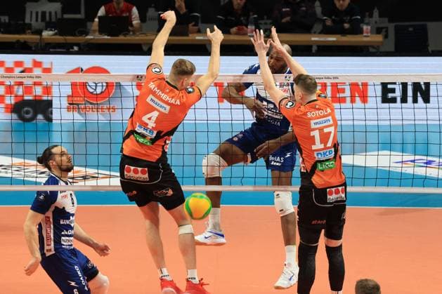 DEU, European Cup, BR Volleys vs Piacenza, 17 01 2024, Max Schmeling Halle, Berlin, DEU, European Cup, BR Volleys vs Piacenza, in the picture Timo Tammemaa BR Volleys 4 , Marek Sotola BR Volleys 17 , Robertlandy Simon Aties Piacenza 13 Photo Juergen Engler nordphoto GmbH nordphotoxGmbHx xEngler nph00076