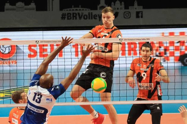 DEU, European Cup, BR Volleys vs Piacenza, 17 01 2024, Max Schmeling Halle, Berlin, DEU, European Cup, BR Volleys vs Piacenza, in the picture Timo Tammemaa BR Volleys 4 , Timothee Carle BR Volleys 9 , Robertlandy Simon Aties Piacenza 13 Photo Juergen Engler nordphoto GmbH nordphotoxGmbHx xEngler nph00076