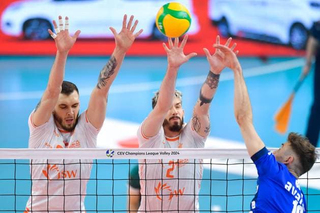 2024.01.17 Jastrzebie-Zdroj siatkowka mezczyzn CEV Liga Mistrzow Jastrzebski Wegiel - SVG Luneburg N z Norbert Huber Tomasz Fornal Foto Lukasz Laskowski PressFocus 2024.01.17 Jastrzebie-Zdroj CEV Volleyball Men Champions League Jastrzebski Wegiel - SVG Luneburg Norbert Huber Tomasz Fornal Credit: Lukasz Laskowski PressFocus NEWSPIX.PL --- Newspix.pl POLAND OUT!  20240117xluk00370
