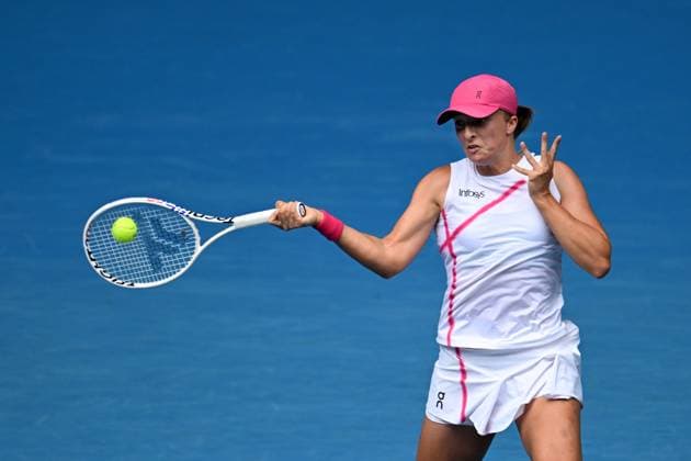 TENNIS AUSTRALIAN OPEN, Iga Swiatek of Poland in action during her 2nd round match against Danielle Collins of the USA on Day 5 of the 2024 Australian Open at Melbourne Park in Melbourne, Thursday, January 18, 2024. ( NO ARCHIVING, EDITORIAL USE ONLY, NO USE IN BOOKS WITHOUT CONSENT MELBOURNE VICTORIA AUSTRALIA  Copyright: xLUKASxCOCHx 20240118001890425733