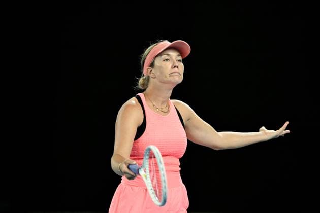TENNIS AUSTRALIAN OPEN, Danielle Collins of the USA reacts during her 2nd round match against Iga Swiatek of Poland on Day 5 of the 2024 Australian Open at Melbourne Park in Melbourne, Thursday, January 18, 2024. ( NO ARCHIVING, EDITORIAL USE ONLY, NO USE IN BOOKS WITHOUT CONSENT MELBOURNE VICTORIA AUSTRALIA  Copyright: xJAMESxROSSx 20240118001890446909