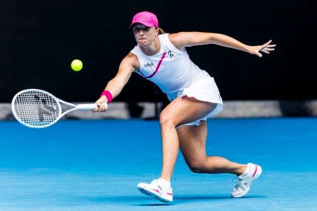 MELBOURNE, VIC - JANUARY 18: Iga Swiatek of Poland in action during Round 2 of the 2024 Australian Open on January 18 2024, at Melbourne Park in Melbourne, Australia. (Photo by Jason Heidrich Icon Sportswire) TENNIS: JAN 18 Australian Open EDITORIAL USE ONLY Icon240118064