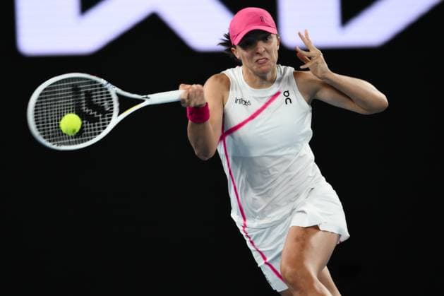 Iga Swiatek (POL) in action during her second round match Australian Open, Day Five, Tennis, Melbourne Park, Melbourne, Australia - 18 Jan 2024  Copyright: xJamesxGourley Shutterstockx 14305233h