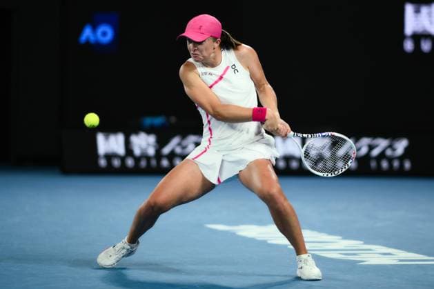 Iga Swiatek (POL) in action during her second round match Australian Open, Day Five, Tennis, Melbourne Park, Melbourne, Australia - 18 Jan 2024  Copyright: xJamesxGourley Shutterstockx 14305233m