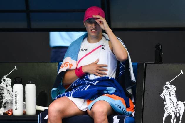 Iga Swiatek (POL) during a rain delay in her second round match Australian Open, Day Five, Tennis, Melbourne Park, Melbourne, Australia - 18 Jan 2024  Copyright: xJamesxGourley Shutterstockx 14305233y